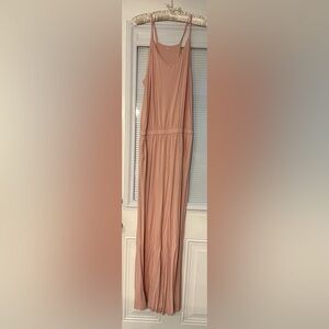 Loose, comfortable jumpsuit with pockets and elastic waist